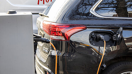 Een elektrische laadpaal voor een auto