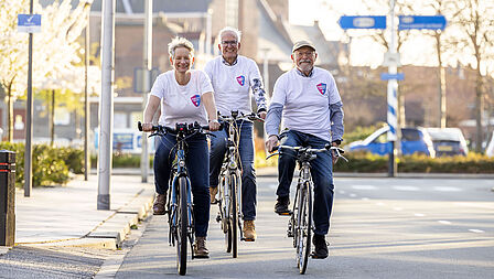 Drie energiecoaches op de fiets in Naaldwijk